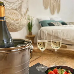 https://bien-tre-au-naturel-love-room-centre-historique.fr-provencehotel.com